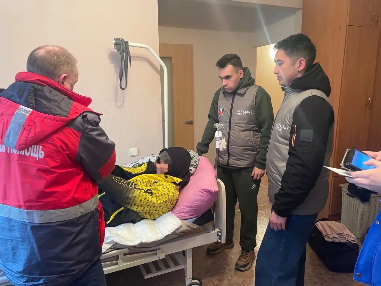 В рамках нашего проекта ребята из Молодежки Народного фронта в Саратовской области пришли на помощь в непростой и ответственной ситуации, где требовались не только силы, но и внимательность, аккуратность и чёткое понимание действий.