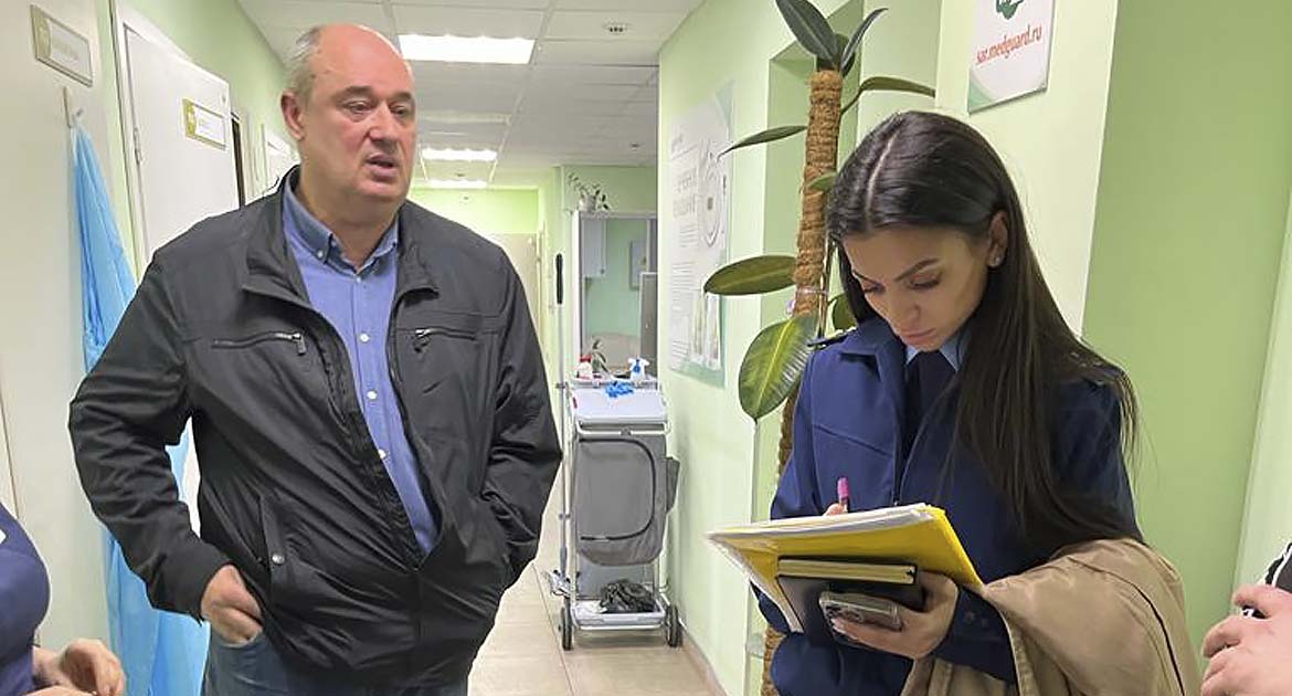 Осмотрели условия пребывания для человека с инвалидностью в медцентре «Медгард»