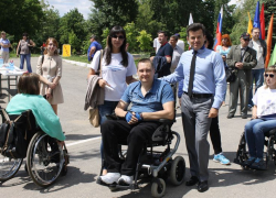 Забег на колясках в парке Победы